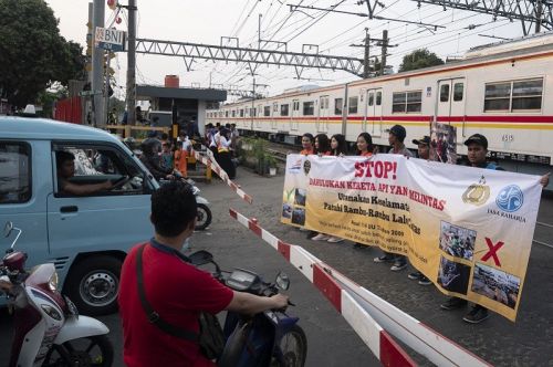 Ilustrasi perlintasan sebidang. Foto:ANT/ Dhemas Reviyanto
