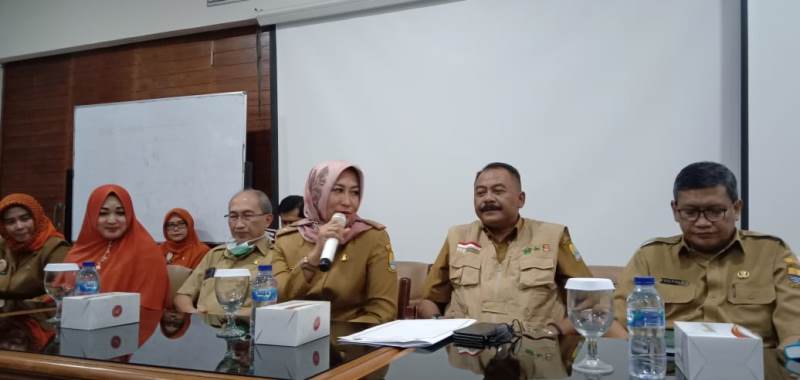 Konferensi pers tentang hasil pemeriksaan WNA asal Tiongkok yang sempat diisolasi di RSUD Gunungjati Cirebon. (Foto: Medcom.id/Rofahan)