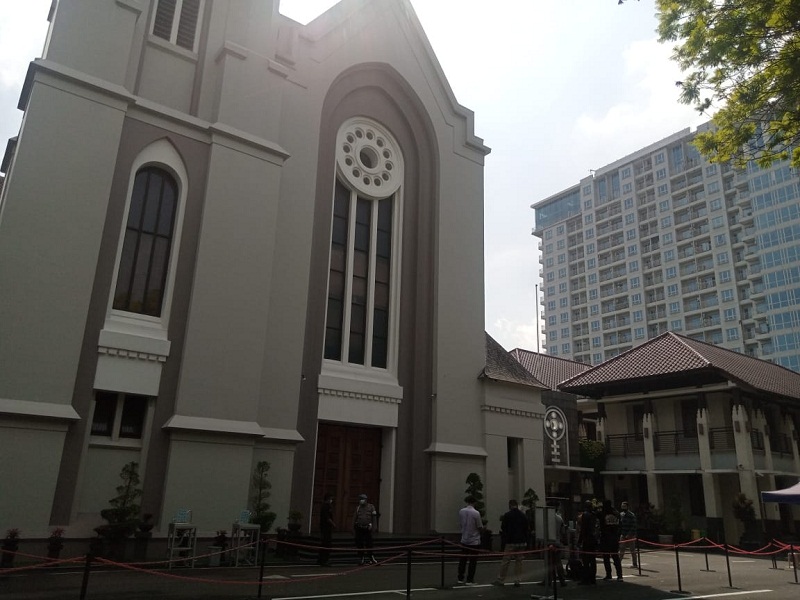 Polisi melakukan pengamanan di Gereja Katedral Kota Bandung/Medcom.id