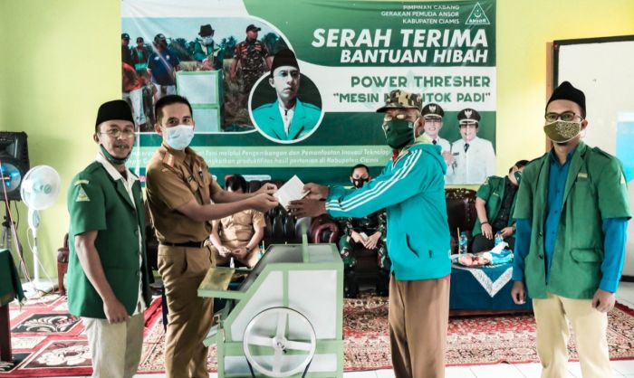 Wakil Bupati Ciamis Yana D Putra berikan 100 unit alsintan kepada Gapoktan Kecamatan Labok, Kabupaten Ciamis, Senin, 28 Desember 2020. (Dok Humas Ciamis)