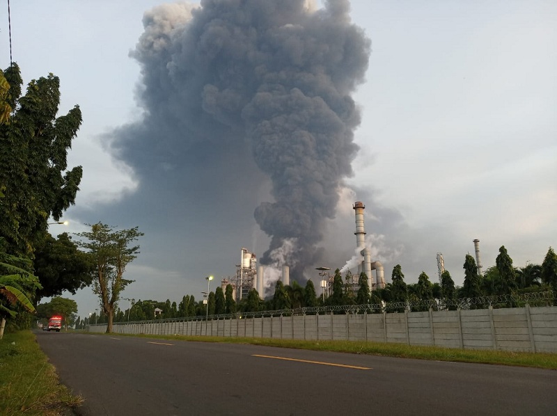 Hingga Selasa Pagi, Kebakaran Tangki Kilang Pertamina Balongan Belum Padam