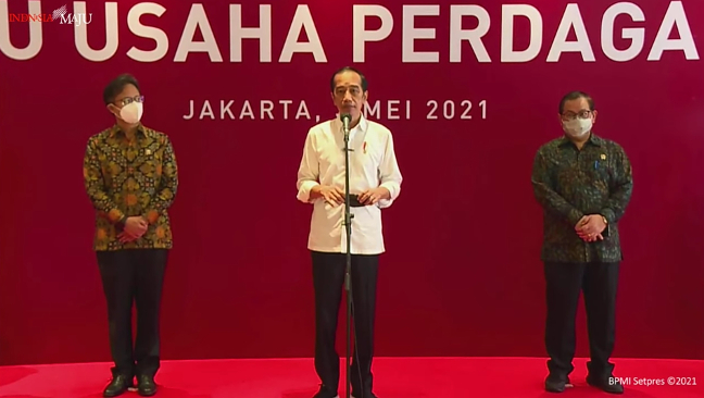 Jokowi Minta Seluruh Pegawai Toko dan Mal Divaksinasi