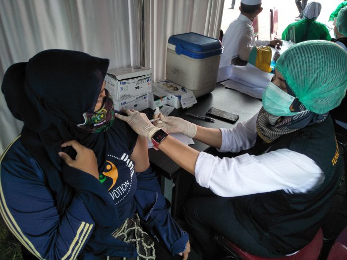 Pemprov Jawa Barat melalui BPBD menggelar vaksinasi sebanyak 56 ribu dosis untuk 6 kabupaten dan kota. MI/Bayu Anggoro