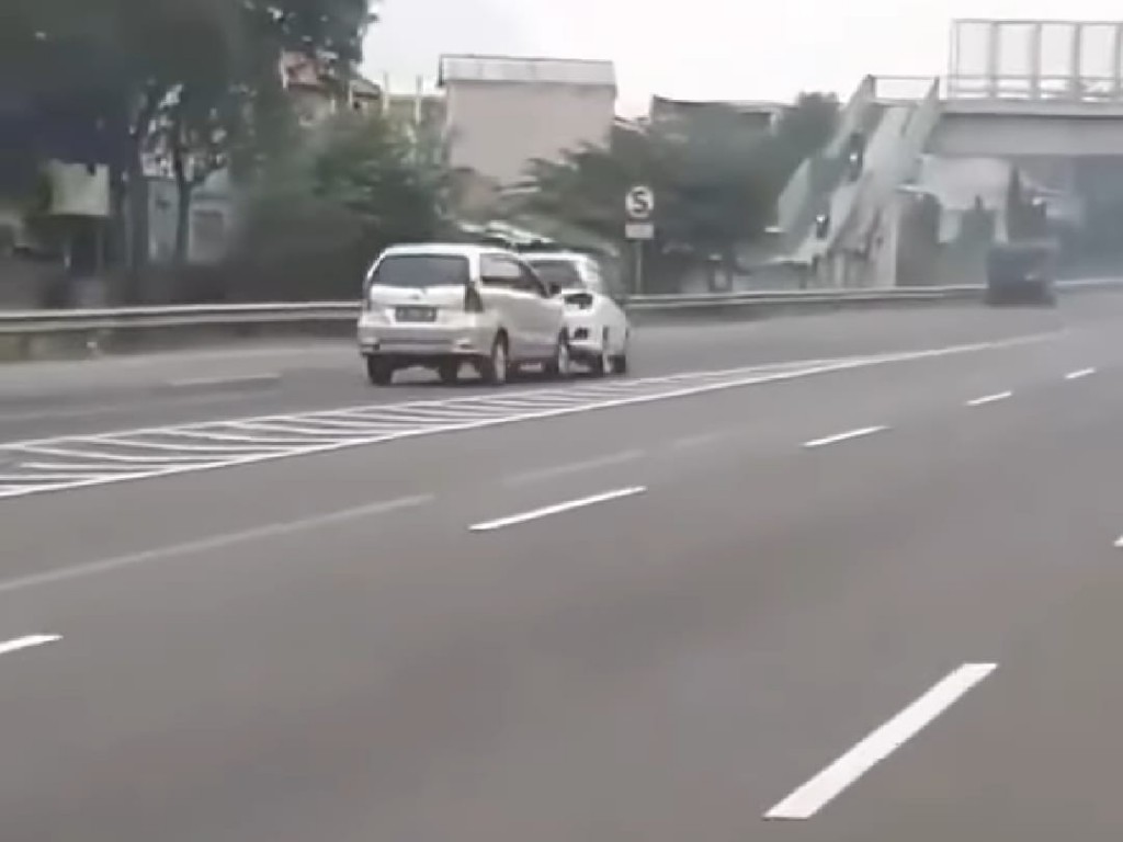 Beredar Video 2 Mobil Baku Kejar di Tol Buahbatu, Bagaimana Kelanjutannya?