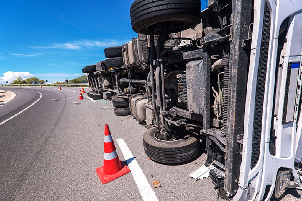 Mobil Boks Masuk Jurang di Pagelaran-Cianjur, Sopir Dinyatakan Tewas