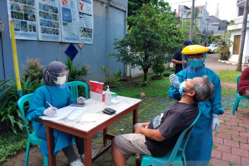 Perumahan Griya Melati, Kota Bogor Jawa Barat, menjalani tes usap PCR covid-19. Foto: Humas Pemkot Bogor