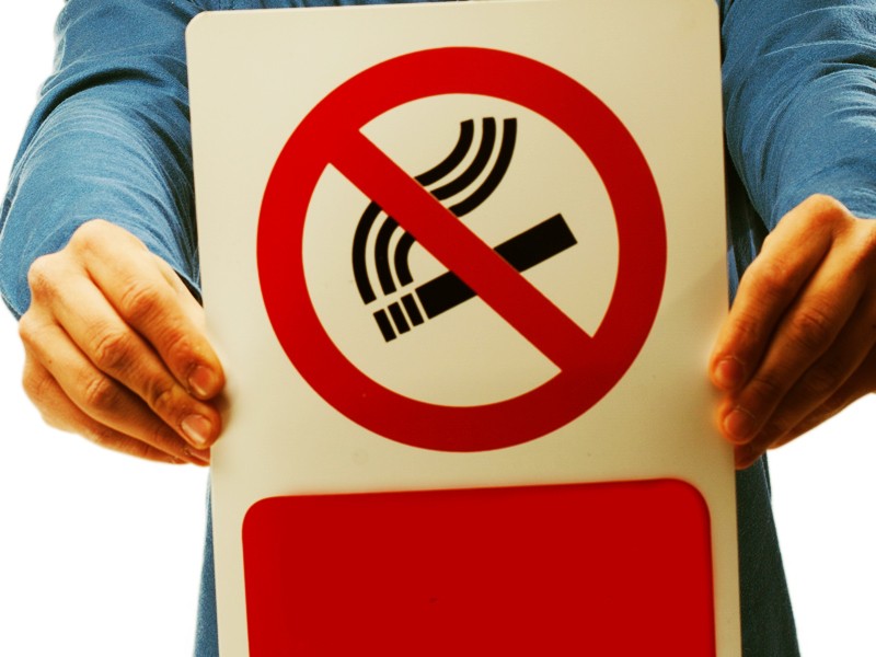 Stop Merokok! Ini 5 Bahaya Rokok Bagi Kaum Wanita