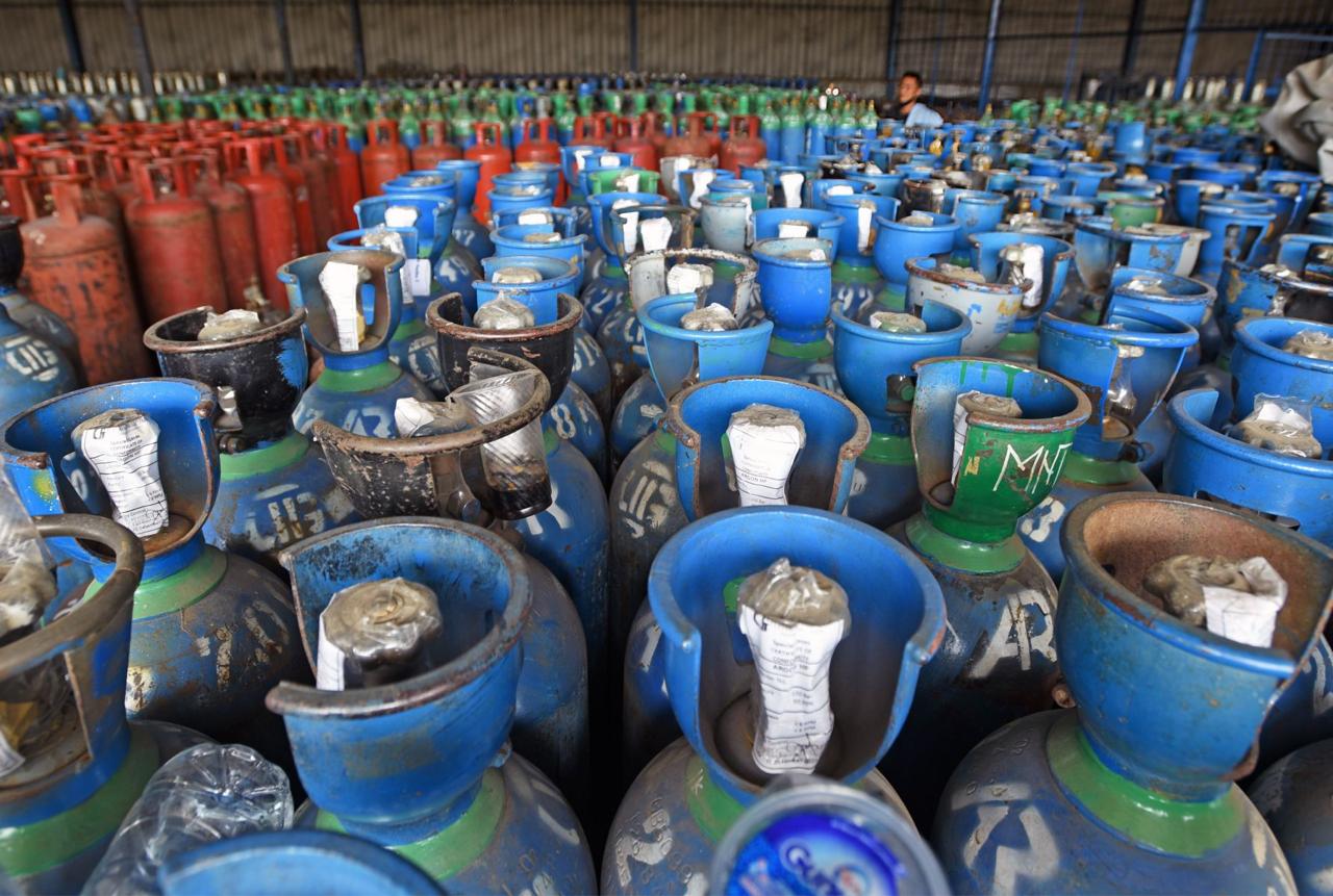 Ilustrasi tabung oksigen yang berada di area pabrik. (Foto: Media Indonesia)
