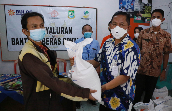Polretabes Bandung Sebar 10.000 Paket Sembako untuk Warga Terdampak PPKM