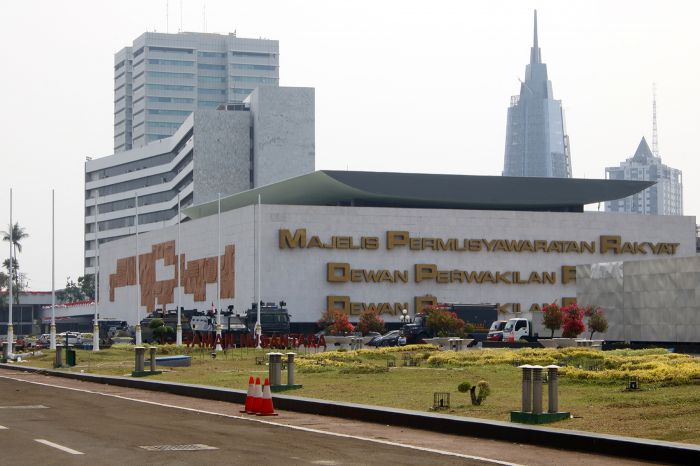 Gedung DPR di Jalan Gatot Subroto, Jakarta. Foto: MI/Bary Fathahilah