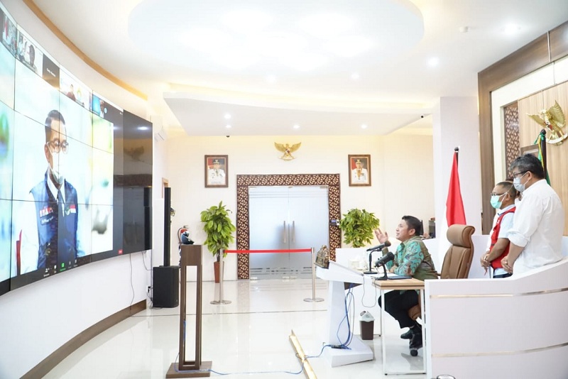 Gubernur Sumsel Herman Deru menghadiri acara apresiasi donasi oksigen untuk warga Jabar secara virtual di Command Center Kantor Gubernur Sumsel, Rabu, 28 Juli 2021. Foto: Istimewa