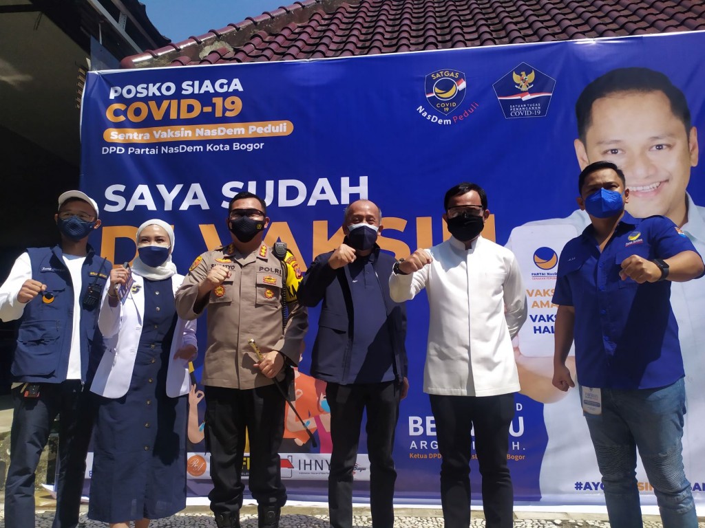 Wali Kota Bogor Bima Arya Sugiarto apresiasi Partai Nasdem Kota Bogor yang telah berkomitmen dalam percepatan pemberian vaksinasi covid-19 untuk masyarakat umum. Medcom.id/Rizky D