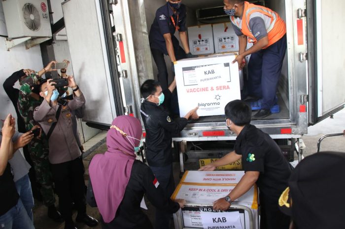 Pemkab Purwakarta kembali menerima 2.894 vial vaksin Covid-19. Dok.MI/Reza Sunarya 