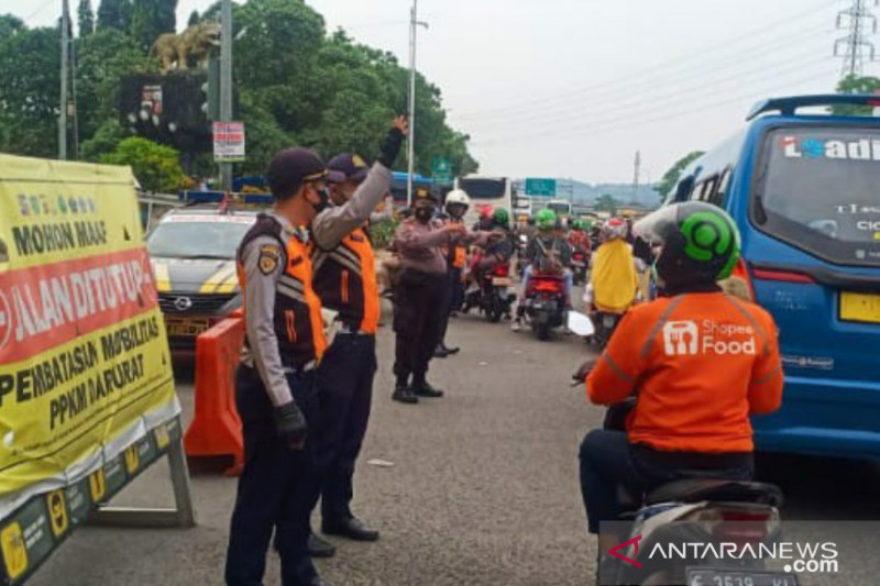 Suasana penerapan ganjil genap bagi kendaraan yang melintas di Kota Bogor, Minggu (5/9/2021) (ANTARA/Riza Harahap)