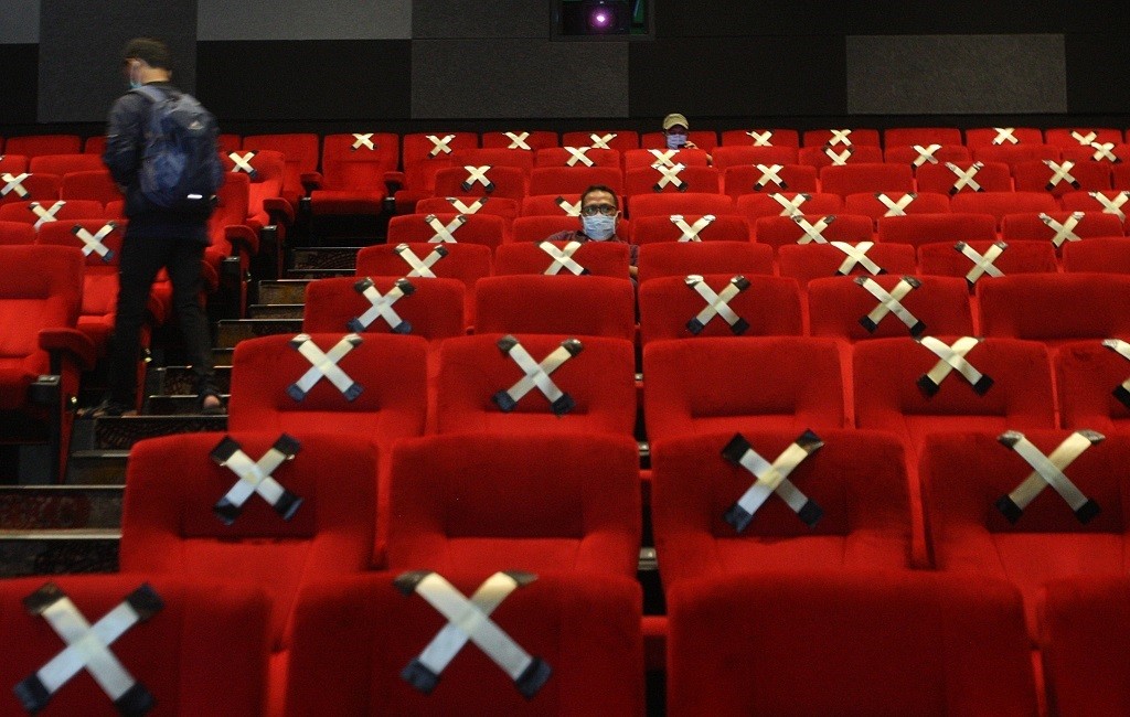Ilustrasi penonton bioskop di masa PSBB. (Foto: dok. MI/Adam Dwi)