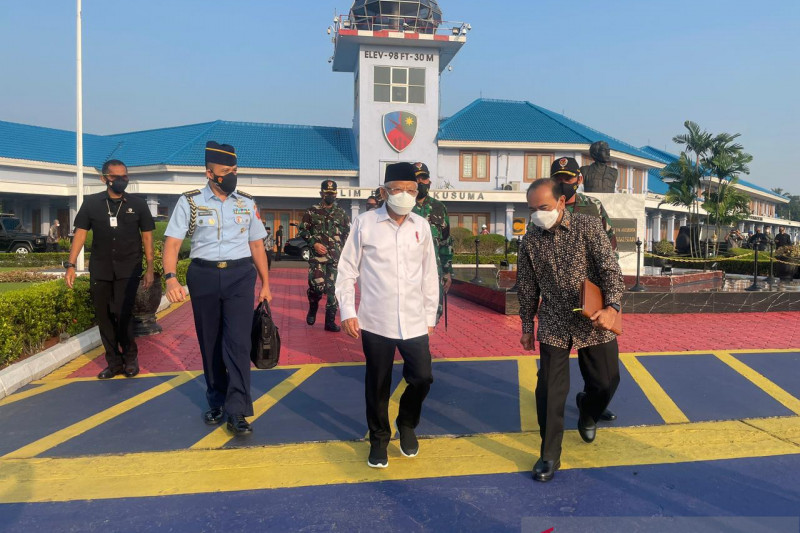 Wakil Presiden Ma’ruf Amin bersiap melakukan kunjungan kerja ke Jawa Barat dari Pangkalan TNI Angkatan Udara Halim Perdanakusuma Jakarta, Rabu (29/9/2021). (BPMI Setwapres)