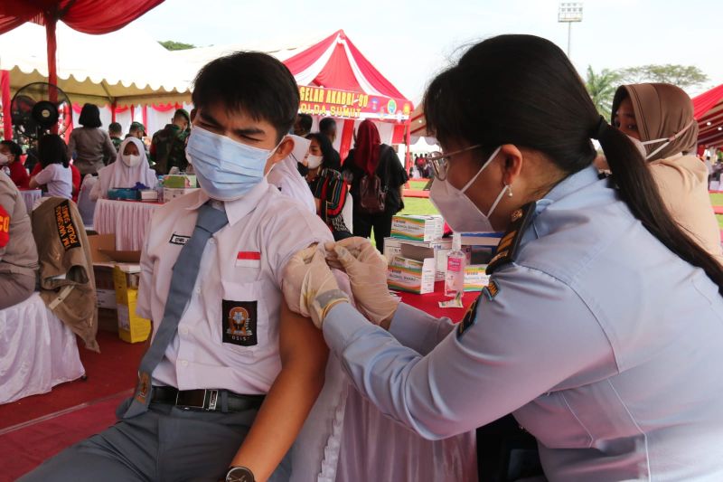 Ratusan Bidan di Cirebon Gencarkan Vaksinasi Covid-19
