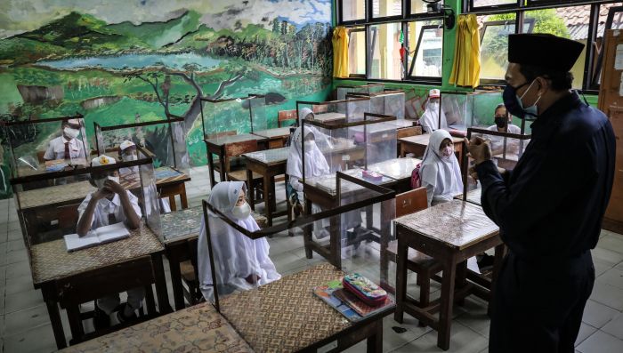 Pelaksanaan pembelajaraan tatap muka (PTM) terbatas di salah satu sekolah di DKI Jakarta dengan prokes ketat. MI/Ramdani