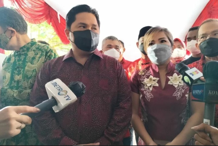 Erick Thohir di Wihara Dharma Bhakti, Taman Sari, Jakarta Barat, Selasa, 1 Februari 2022. Foto: Antara/Walda