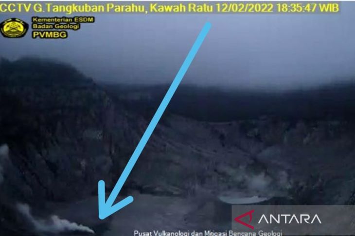 Asap solfatara di Gunung Tangkuban Parahu terpantau dari kamera pengawas PVMBG. Foto: ANTARA/HO-PVMBG