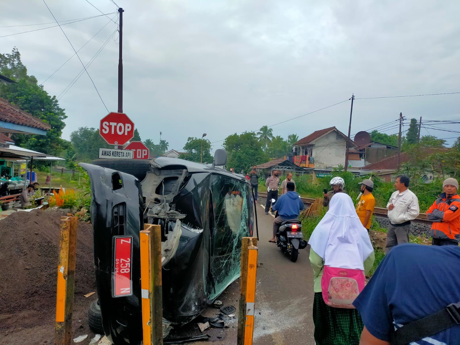 Mobil Dinas Pemkab Tasikmalaya Dihantam Kereta, 1 Pengemudi Luka