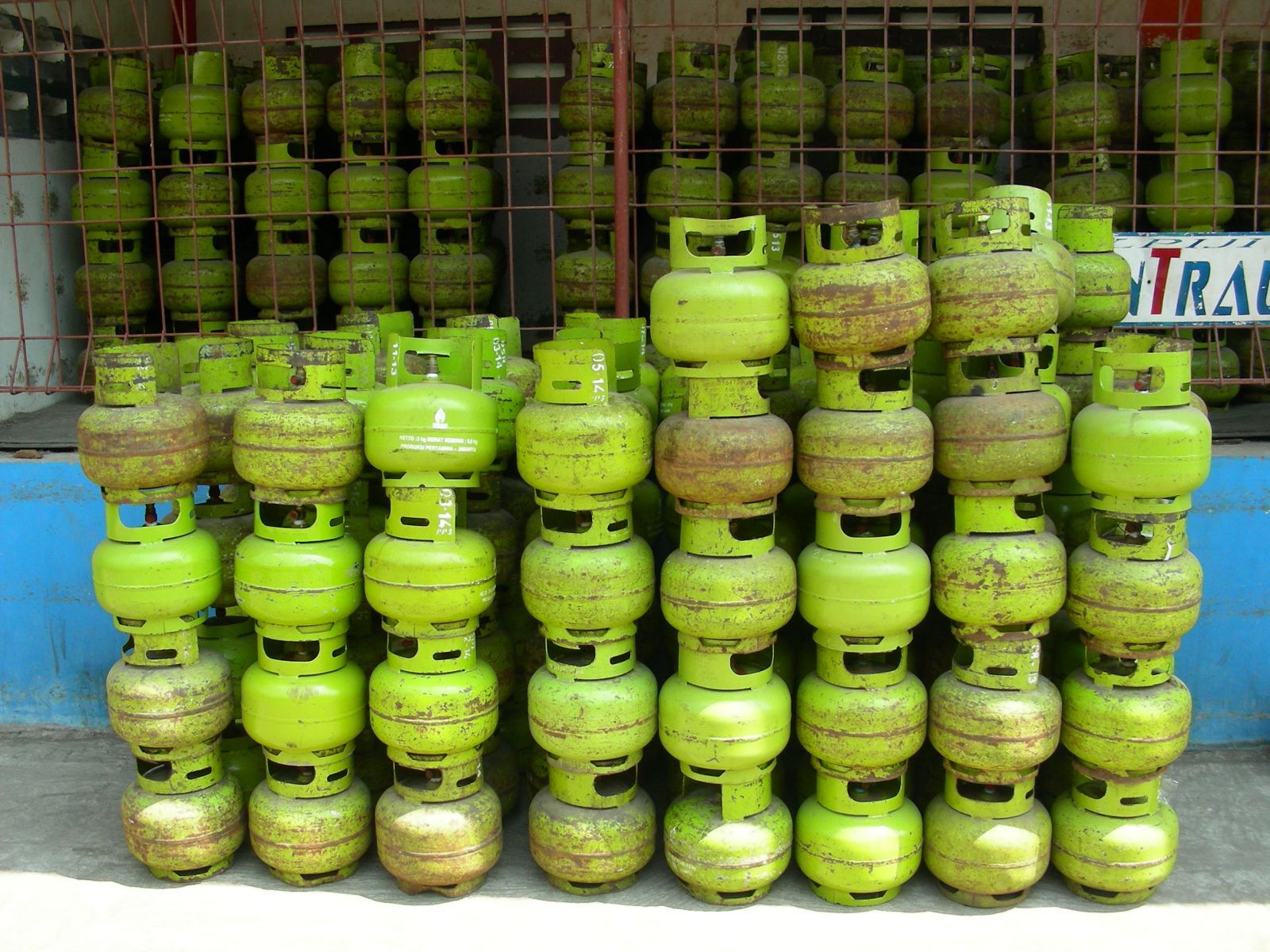 Ilustrasi gas elpiji 3 kilogram atau gas melon. Foto: Media Indonesia