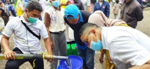 Operasi pasar minyak goreng curah di Kota Bandung. Foto: Medcom.id