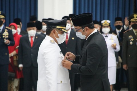 Pelantikan Wali Kota Bandung definitif Yana Mulyana oleh Gubernur Jawa Barat Ridwan Kamil. Medcom.id/Roni Kurniawan