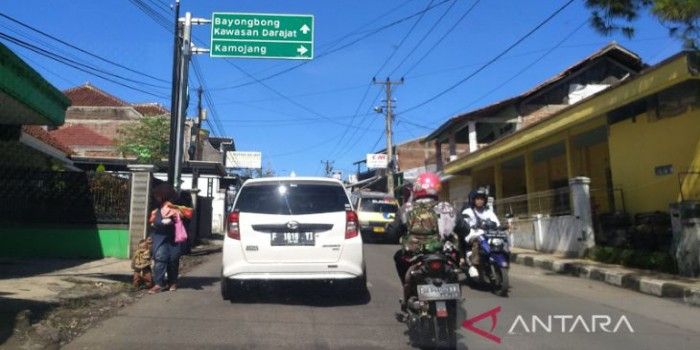 Sejumlah Jalan Menuju Tempat Wisata di Garut Bisa Dilintasi /Antara Foto/