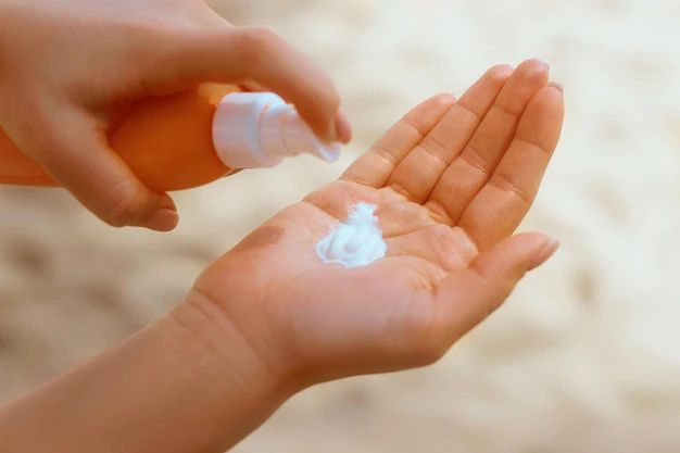 Wajib Tahu! Ini 4 Cara Memilih Sunscreen untuk Pemilik Kulit Gelap