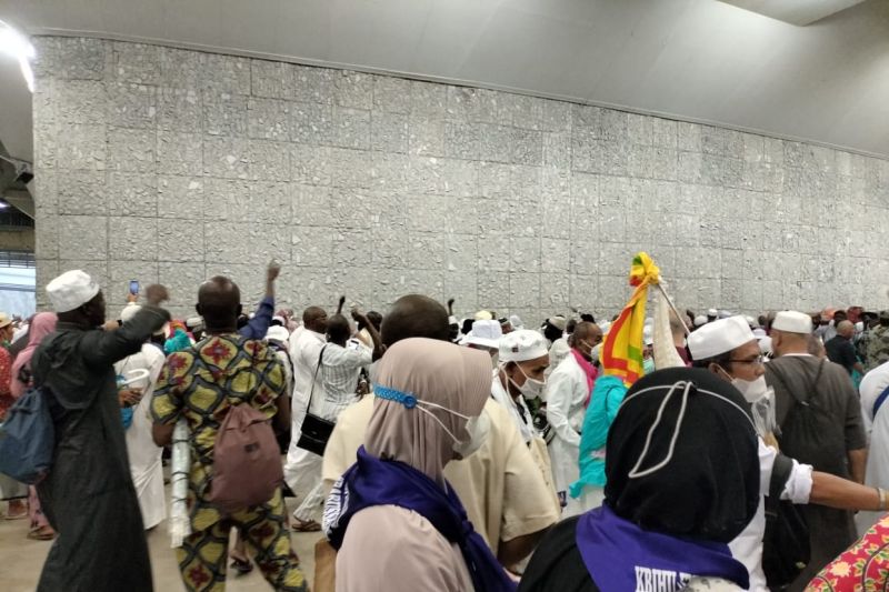 Jemaah Haji Dilarang Bawa Air Zamzam dari Tanah Suci