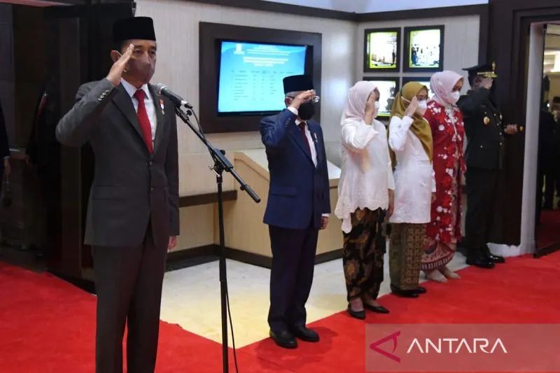 Presiden Jokowi Memimpin Apel dan Renungan Suci di TMP Kalibata
