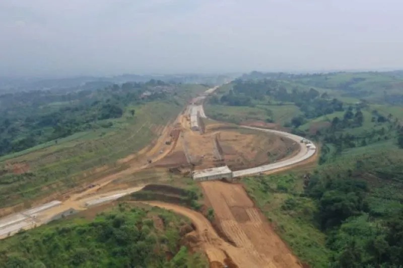 Pembangunan Jalan Tol Ciawi-Sukabumi oleh Kementerian PUPR. ANTARA/HO-BPJT Kementerian PUPR
