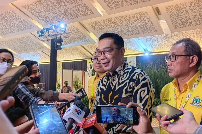Gubernur Jawa Barat Ridwan Kamil usai menghadiri perayaan HUT Ke-58 Partai Golkar di Jiexpo, Kemayoran, Jakarta, Jumat (21/10/2022) malam. ANTARA/  Melalusa Susthira K
