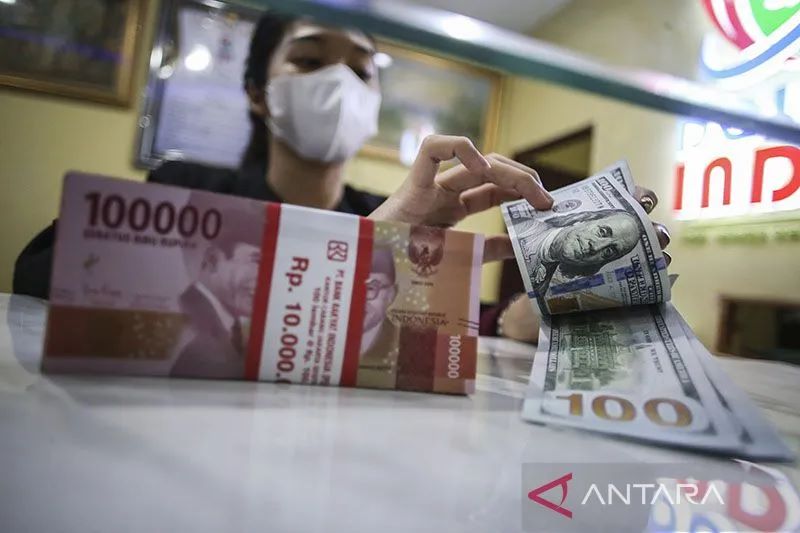 Hari Ini Rupiah Lunglai ke Posisi Rp 15.643 per Dolar AS