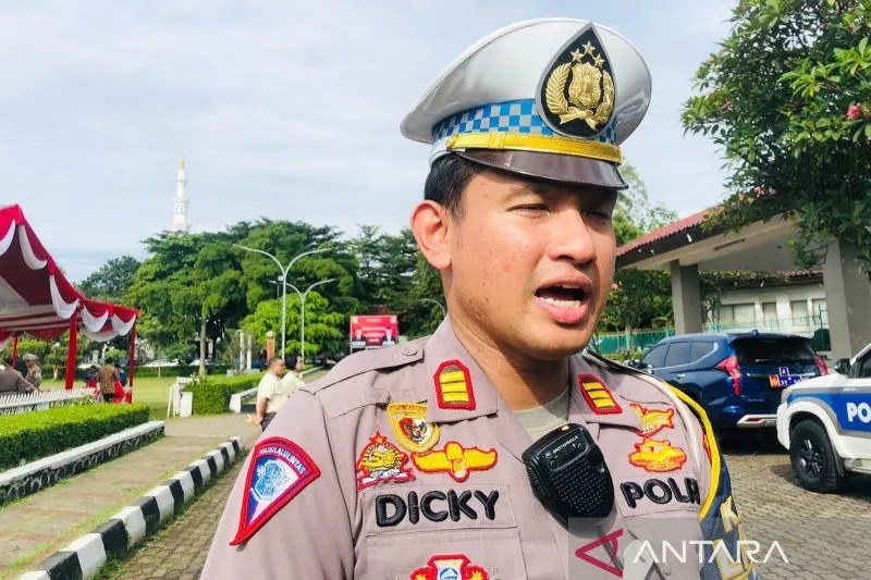 Kepala Satuan Lalu Lintas (Kasatlantas) Polres Bogor, AKP Dicky Anggi Pranata di Kabupaten Bogor, Jawa Barat. (ANTARA/M Fikri Setiawan)