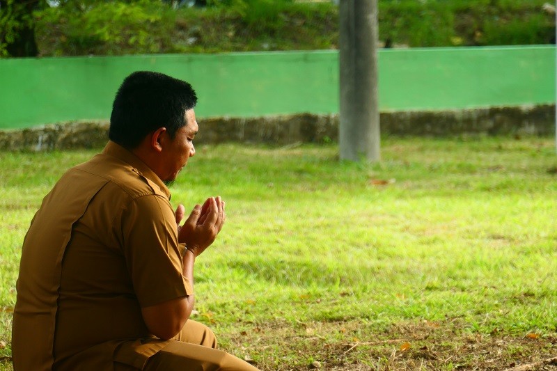 18 Tahun Tsunami Aceh, Peziarah Panjatkan Doa di Kuburan Massal Korban