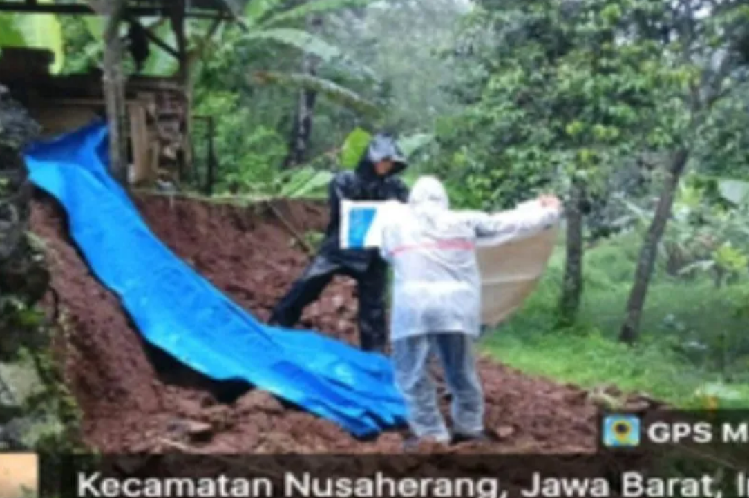 Lokasi longsor yang mengakibatkan seorang meninggal dunia di Kabupaten Kuningan, Jawa Barat, Minggu (22/1/2023). (ANTARA/Ho BPBD Kabupaten Kuningan)