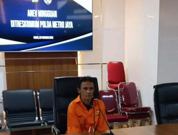 Tersangka Wowon memberikan keterangan di depan para wartawan di Polda Metro Jaya, Jakarata, Kamis (2/2/2023). ANTARA/Ilham Kausar.
