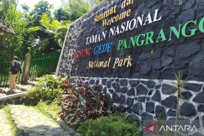 Pintu masuk Taman Nasional Gunung Gede Pangrango di area Kebun Raya Cibodas, Cianjur, Jawa Barat.(ANTARA/Ahmad Fikri). (Ahmad Fikri)