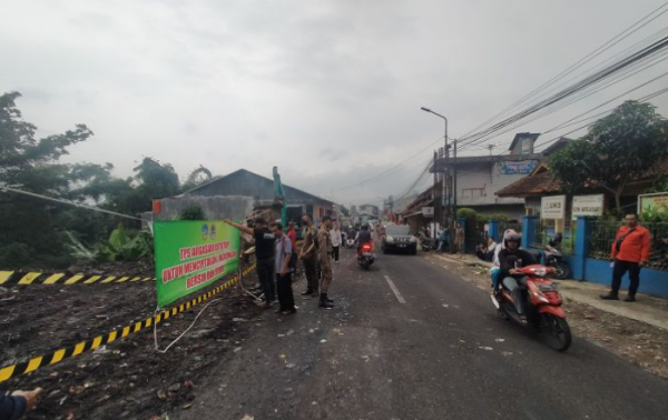 Ganggu Siswa Belajar, TPS Ilegal Depan SD Argasari Tasikmalaya Ditutup