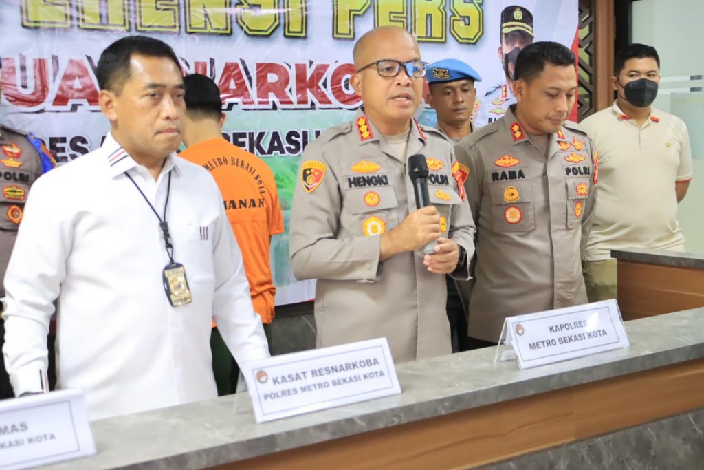 Polres Bongkar Pabrik Rumahan Tembakau Sintetis di Bekasi