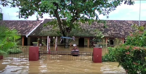 Banjir merendam sejumlah sumber foto :Banjir merendam sejumlah sekolah yang berada di Subang, Jawa Barat. Dokumentasi/ MetroTV