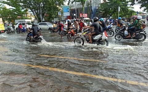 Motor Terendam Banjir? Ini 4 Langkah yang Perlu Dilakukan