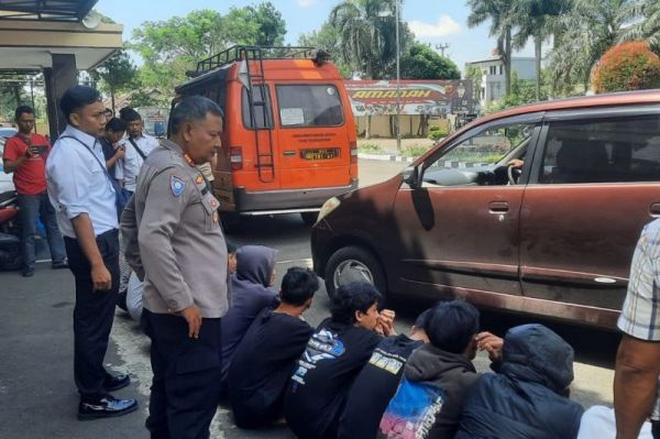 Lempar Batu ke Pengendara Motor hingga Tewas, 12 Remaja Diperiksa Polisi