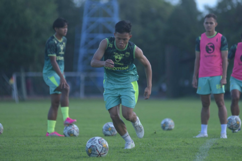 tim sedang latihan jelang laga vs Persik Kediri. Foto : laman resmi Persib