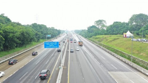 Sejumlah kendaraan melintas di Jalan Tol Jakarta-Cikampek. Dokumentasi/ Jasa Marga