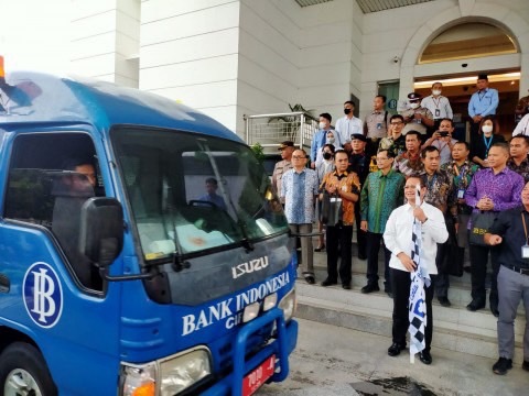 Cirebon: Bank Indonesia Kantor Perwakilan (KPw) Cirebon menyediakan 136 titik layanan penukaran uang baru. Layanan tersebut disiapkan guna memenuhi kebutuhan masyarakat yang ingin menukar uang baru untuk Lebaran 2023.  Uang Pecahan Baru (UPB) yang disiapk