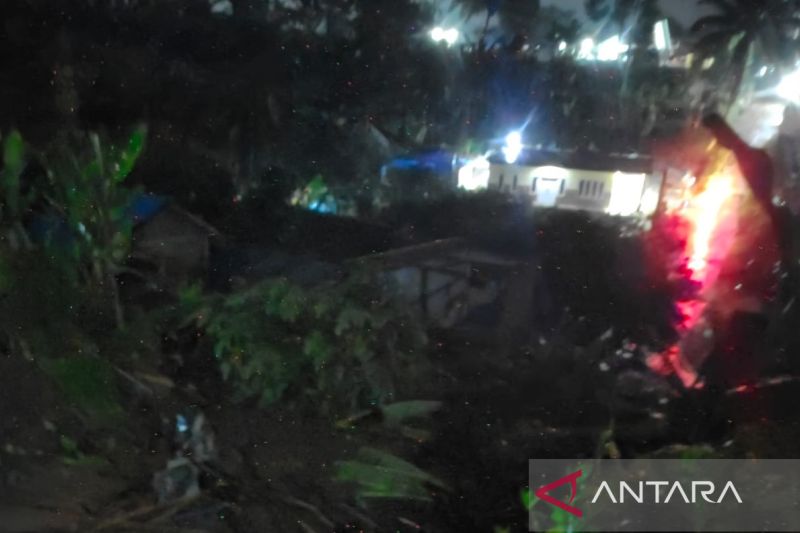 2 Rumah Tertimbun Longsor usai Gempa 4.0 M di Cianjur