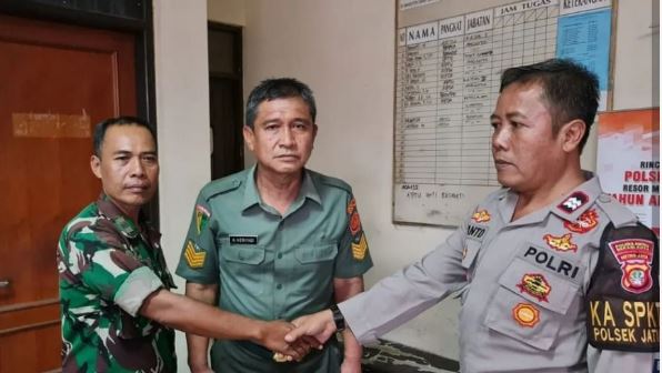 Penangkapan TNI gadungan di Bekasi. Foto: Medcom